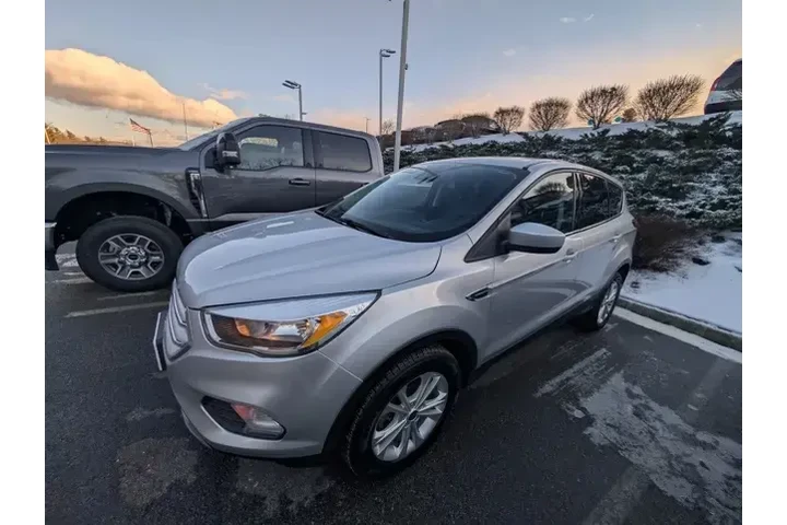 $16995 : Ford Escape 2019 AWD SE 4dr image 2
