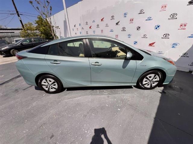 $17995 : Used 2017 Prius Four Touring image 2