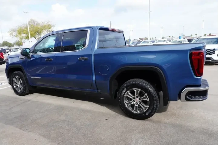 $35988 : GMC Sierra 1500 2024 4x2 SLT image 4