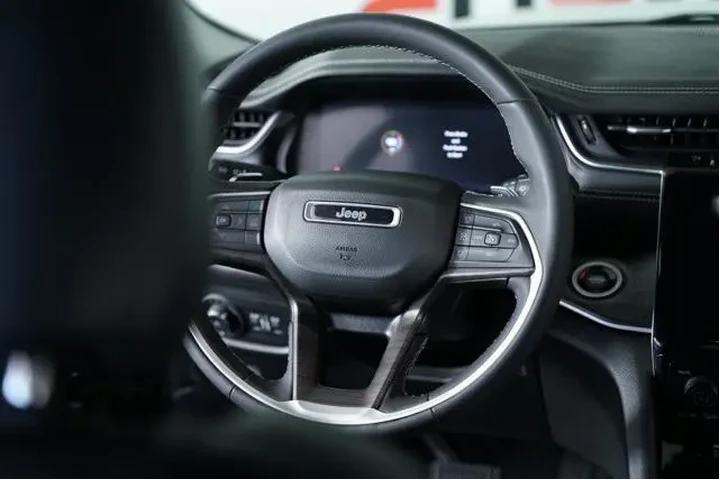 $29997 : Jeep Grand Cherokee L 2023 4 image 6