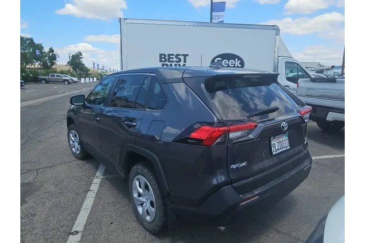 $27200 : Toyota RAV4 2024 AWD LE 4dr image 6