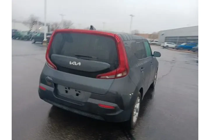 $13268 : Kia Soul 2022 LX 4dr Crossov image 9