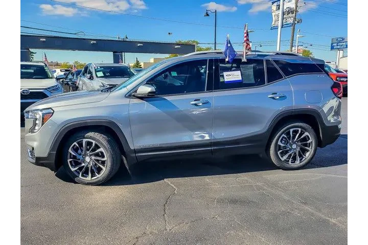 $25850 : GMC Terrain 2023 SLT 4dr SUV image 5