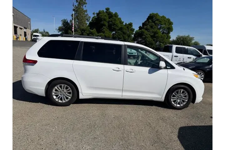 $13000 : Toyota Sienna 2013 XLE 7-Pas image 6