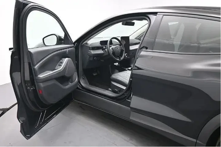 $31827 : Ford Mustang Mach-E 2024 Sel image 8