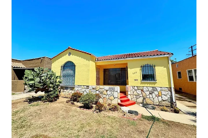 $1000 : Super cute, open floorplan wit image 5