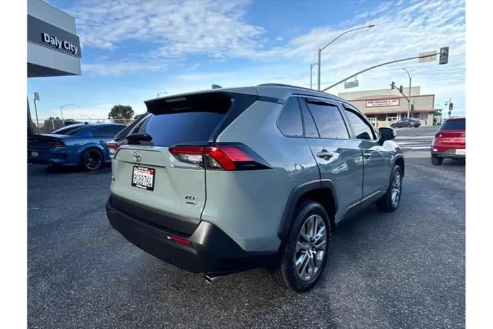 $31890 : Toyota RAV4 2023 AWD XLE Pre image 9