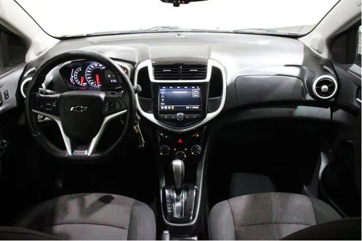$13998 : Chevrolet Sonic 2020 LT 4dr image 2