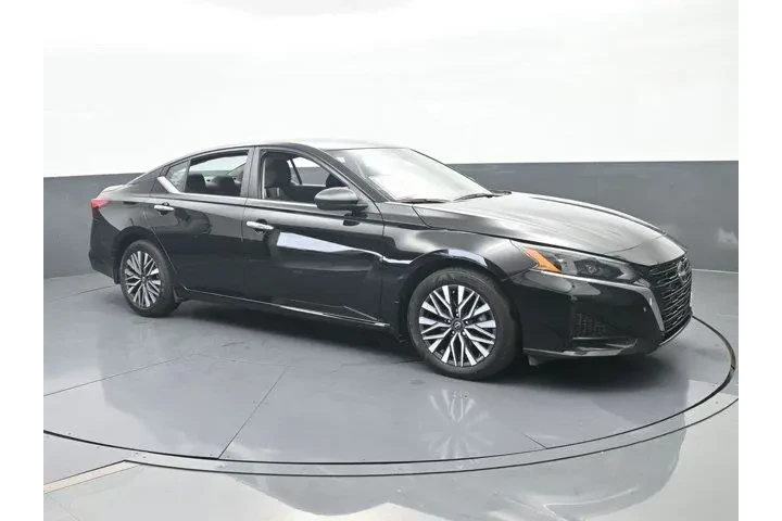 $19990 : Nissan Altima 2024 2.5 SV 4d image 8