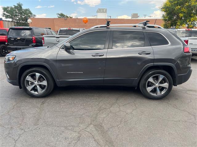 $17888 : 2019 Cherokee Limited, CLEAN image 2