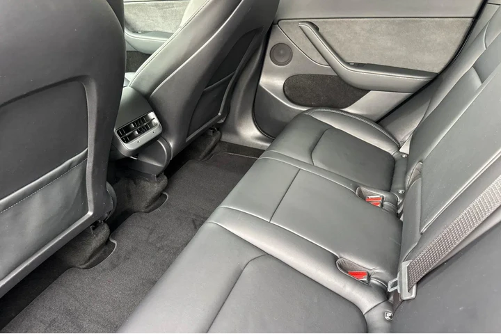 $27900 : Tesla Model Y 2022 AWD Long image 7