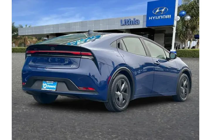 $22499 : Toyota Prius 2024 LE 4dr Hat image 3