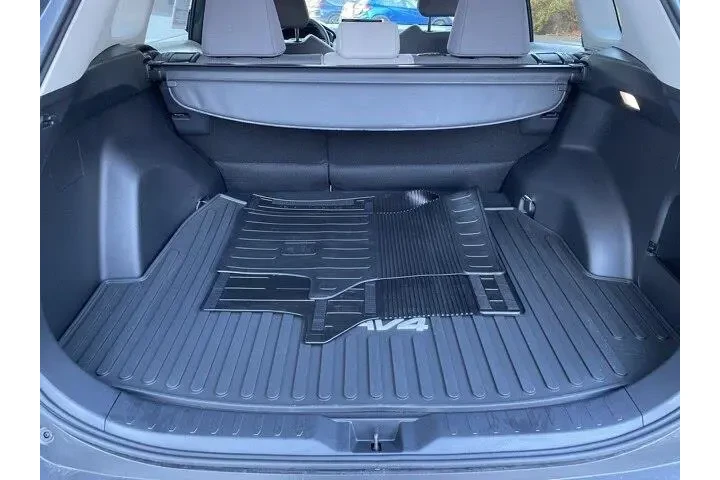 $33400 : Toyota RAV4 2025 AWD XLE 4dr image 9