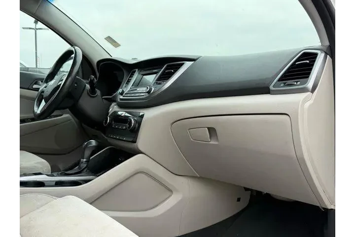 $10700 : Hyundai TUCSON 2017 Sport 4d image 9