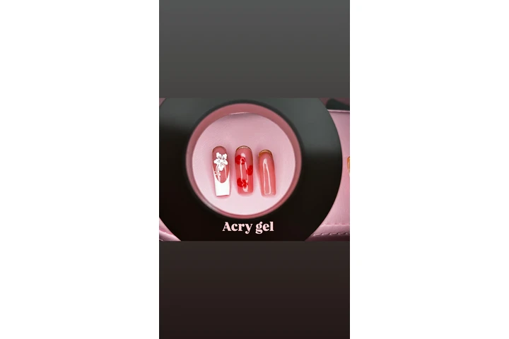 Uñas acrílicas en promoción image 8
