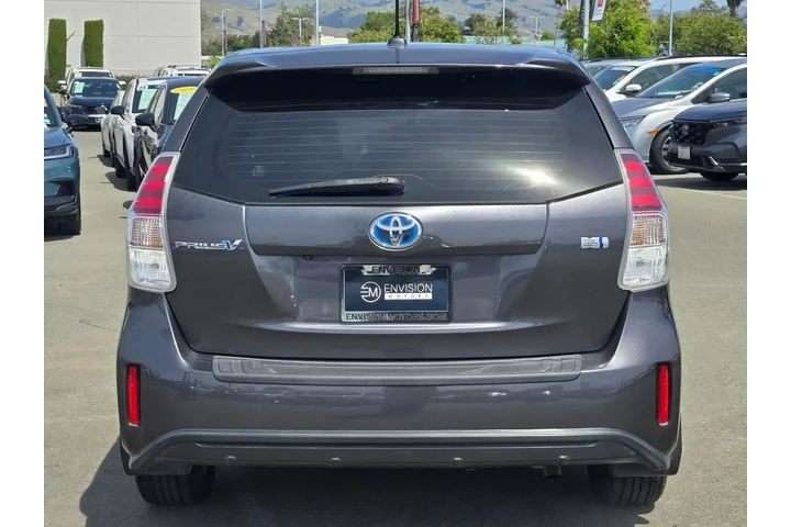 $15588 : Toyota Prius v 2015 Two 4dr image 6