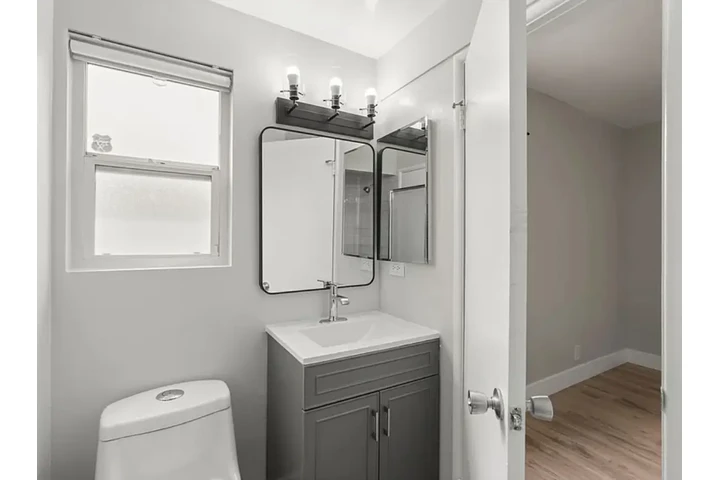$2450 : 3Bed 2Bath Home in Los Angeles image 8