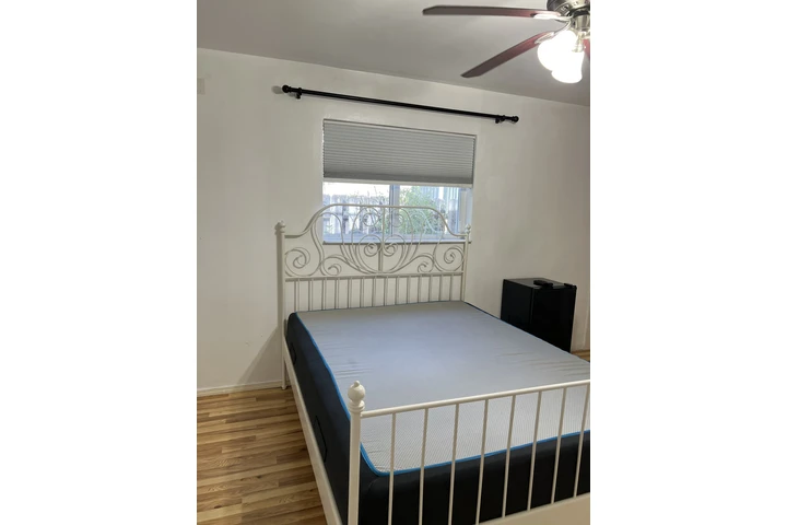 $950 : Se renta Cuarto image 4