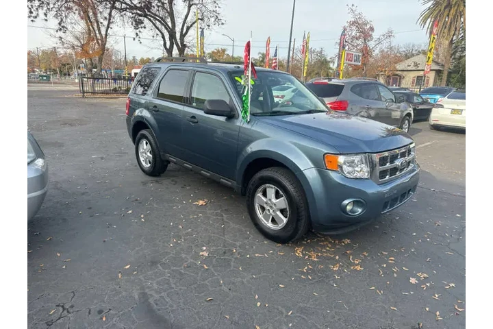 2010 Escape XLT image 5