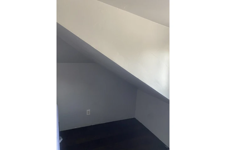 $1050 : Cuarto con entrada propia USC image 3