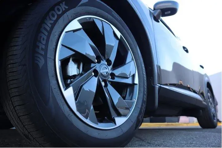 $33556 : Nissan Rogue 2026 AWD SV 4dr image 9