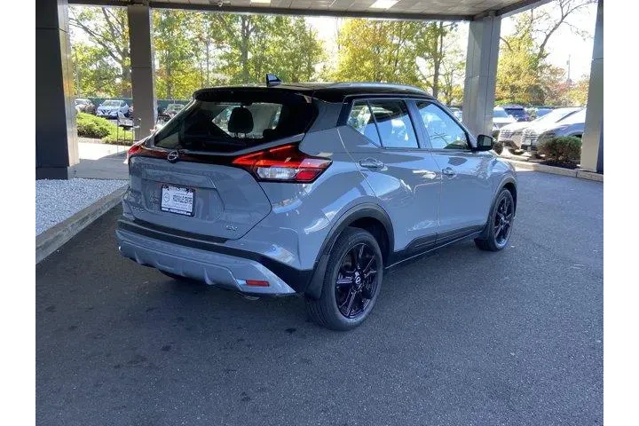 Nissan Kicks 2023 SV 4dr Cro image 5