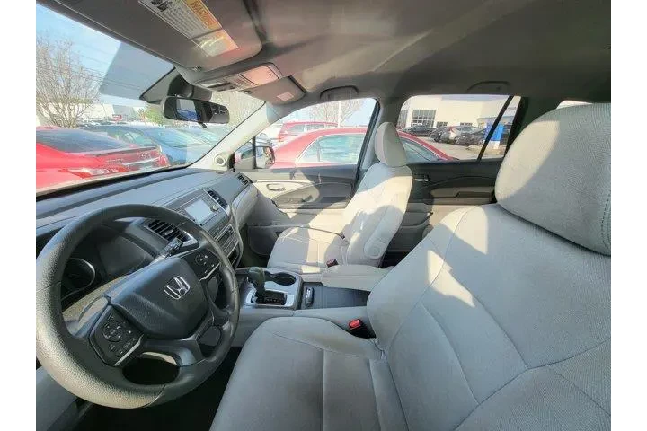 $22859 : Honda Pilot 2020 LX 4dr SUV image 10