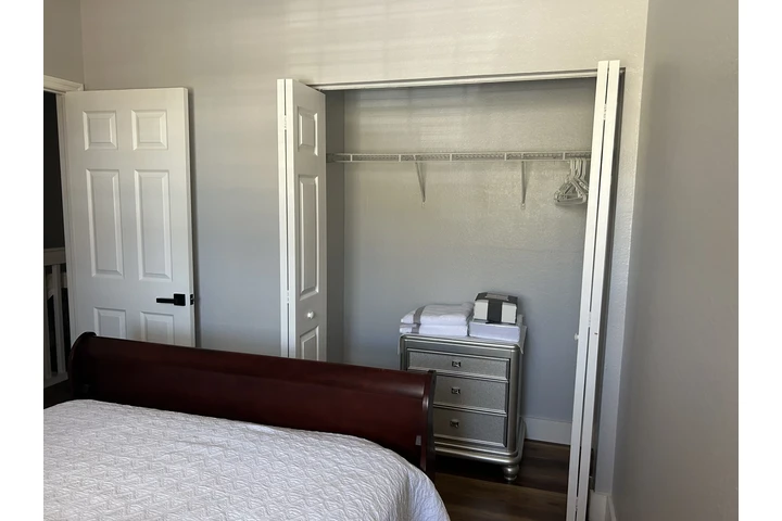 $1200 : CUARTO CON BANO HOMESTEAD image 1