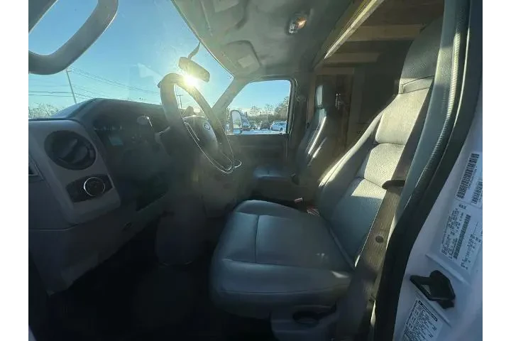 $34900 : Ford E-Series 2022 E-350 SD image 10