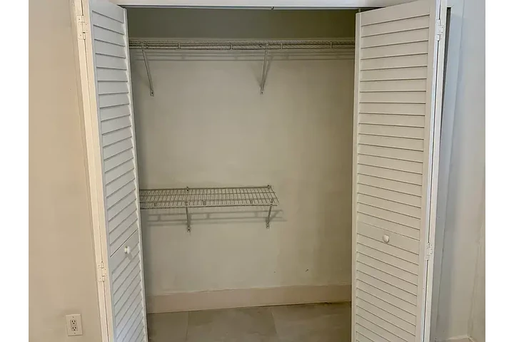 $800 : This home has 2 bedrooms, 1 ba image 8