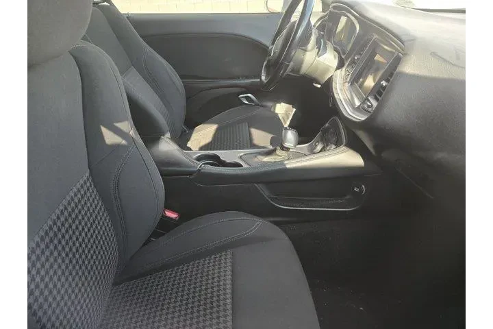 $16991 : Dodge Challenger 2019 SXT 2d image 4