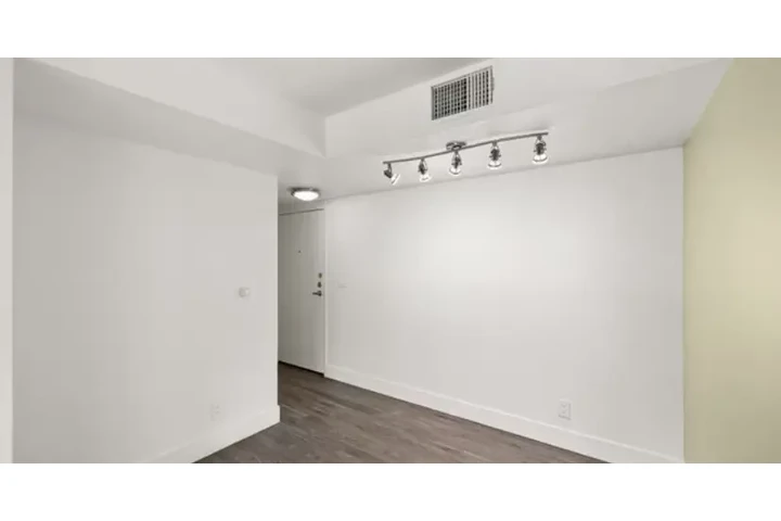 $1400 : 1 Bedroom Apt in South LA image 4