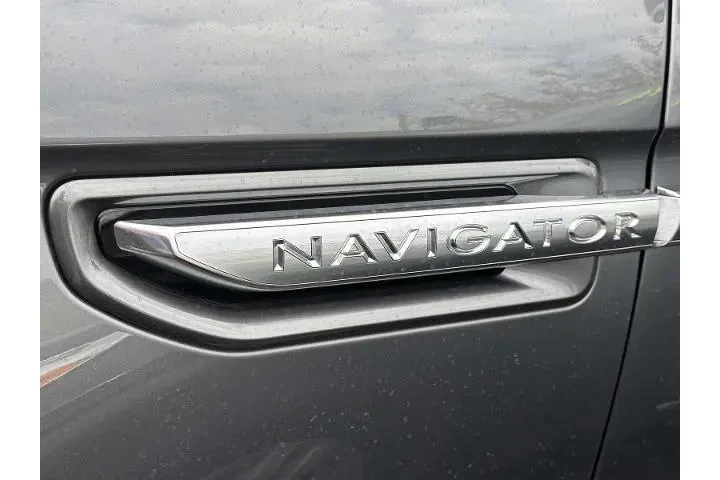 $37890 : Lincoln Navigator L 2021 4x4 image 8