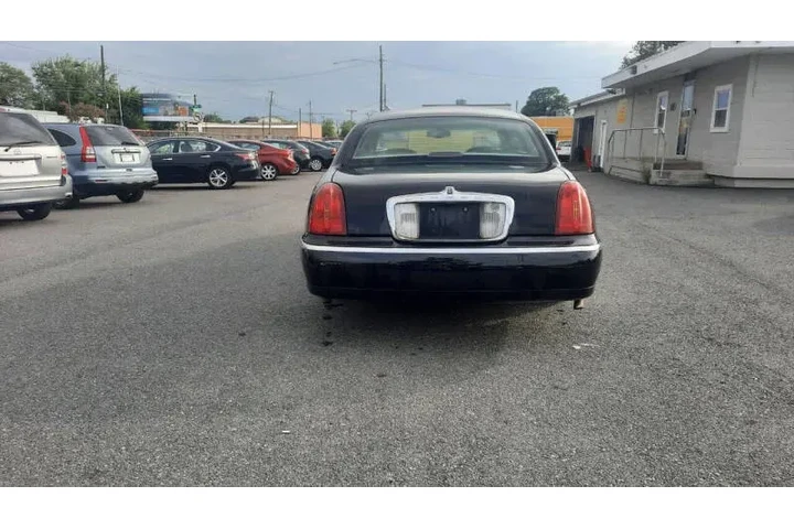 $3495 : 2000 Town Car Cartier image 7