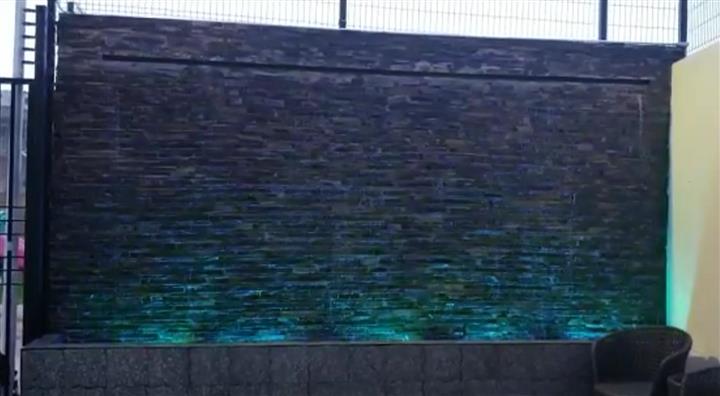 Cascada artificial,muro llorón image 7