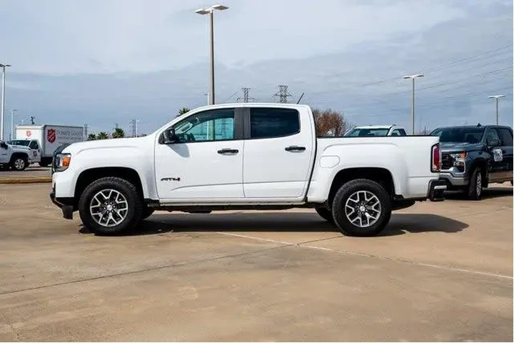 $28324 : GMC Canyon 2021 4x4 AT4 4dr image 2