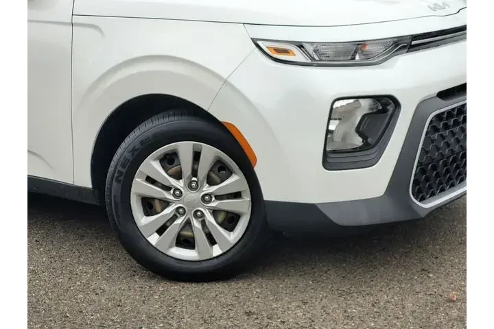 $12546 : Kia Soul 2022 LX 4dr Crossov image 6