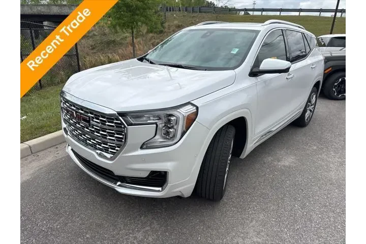 $32898 : GMC Terrain 2024 AWD Denali image 1