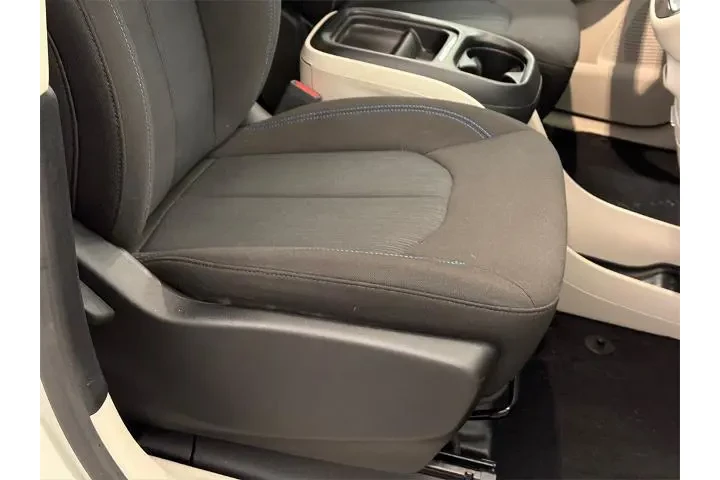 $25000 : Chrysler Pacifica Hybrid 202 image 10