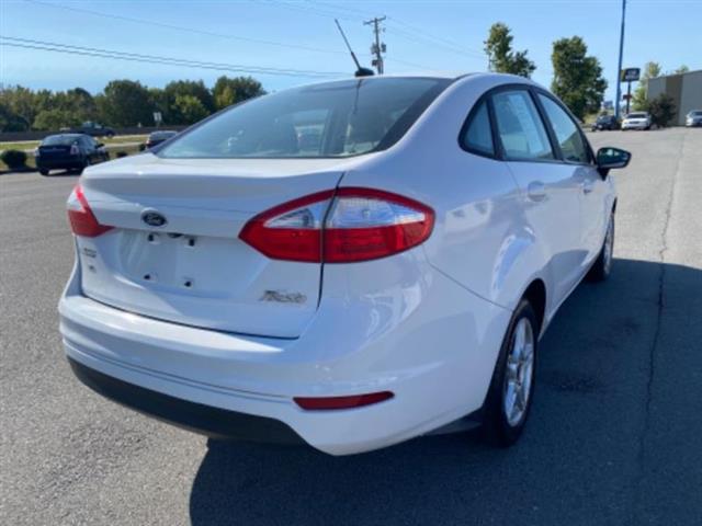 2019 Fiesta image 8