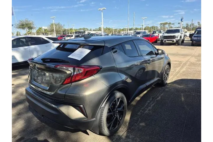 $20981 : Toyota C-HR 2021 XLE 4dr Cro image 4