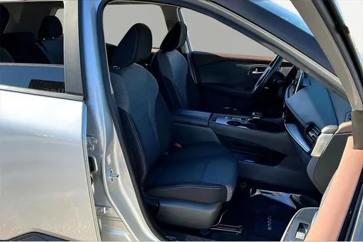 $21275 : Nissan Rogue 2023 SV 4dr Cro image 7