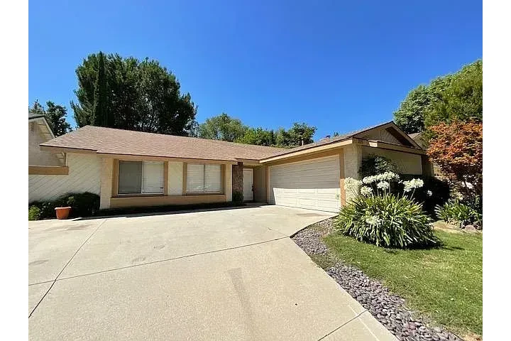 $2200 : 🏡Undine Rd,Santa Clarita,CA📍 image 1