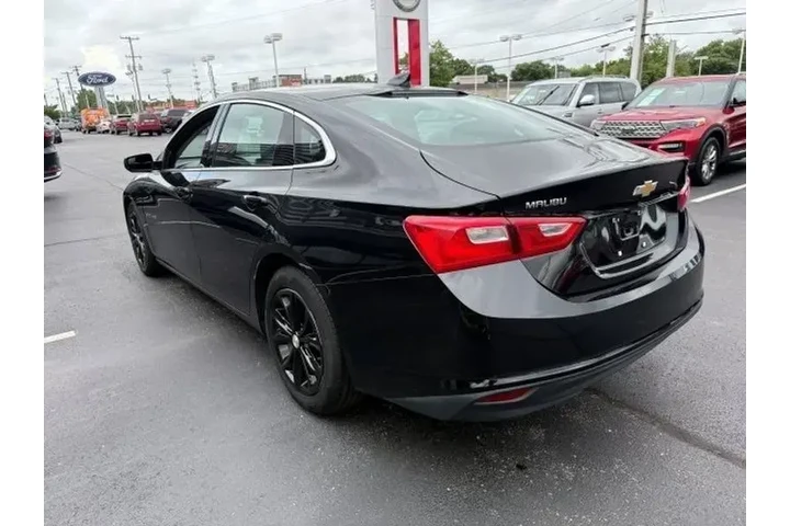 $17995 : Chevrolet Malibu 2023 LT 4dr image 4