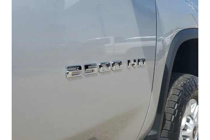$39500 : Chevrolet Silverado 2500HD 2 image 8