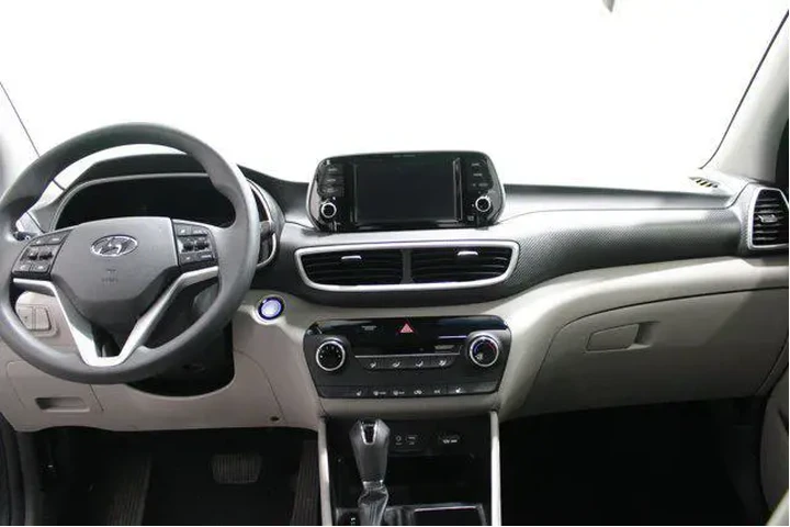 $17526 : Hyundai TUCSON 2021 Value 4d image 2