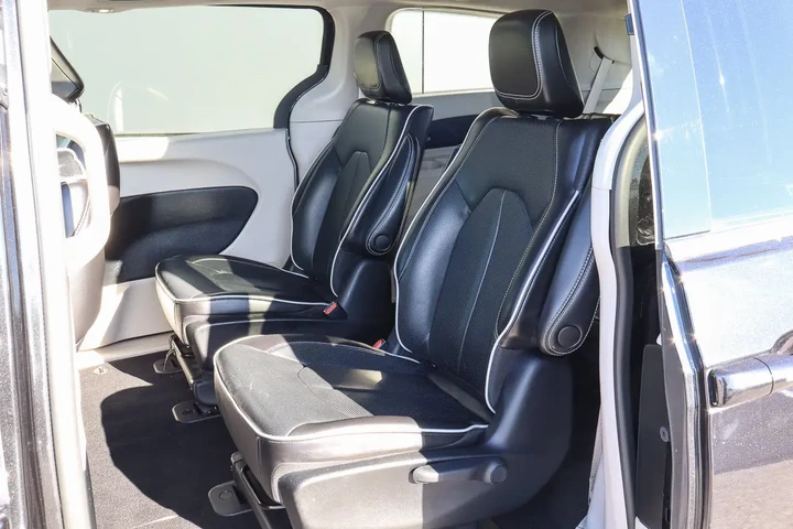 $27988 : 2023 Pacifica Hybrid Limited image 8