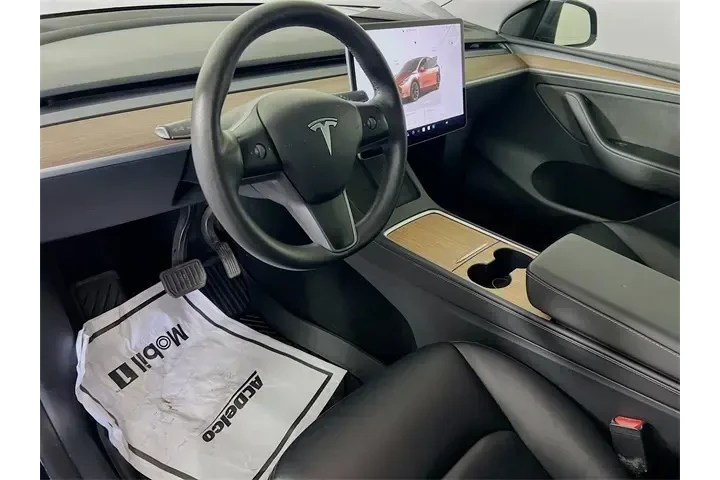 $29900 : Tesla Model Y 2024 AWD Long image 9