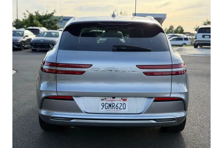 $37999 : Genesis Electrified GV70 202 image 7