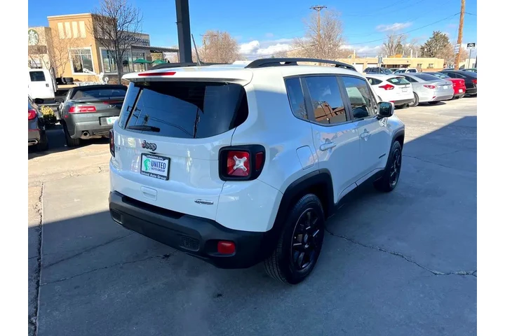2021 Renegade Latitude image 5